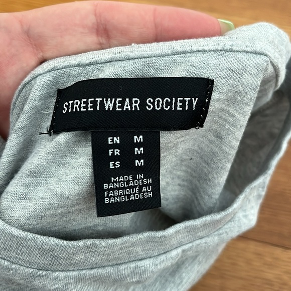 Cropped Grey Streetwear Society Shirt - Picture 3 of 3